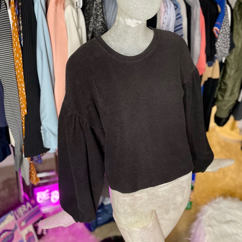 Free People Women’s Black Puff Wide Sleeve Sweatshirt. Size Small